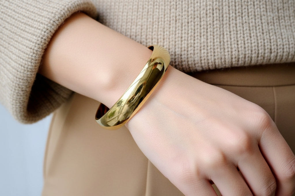 Gold-tone stainless steel bangle bracelet – Dora