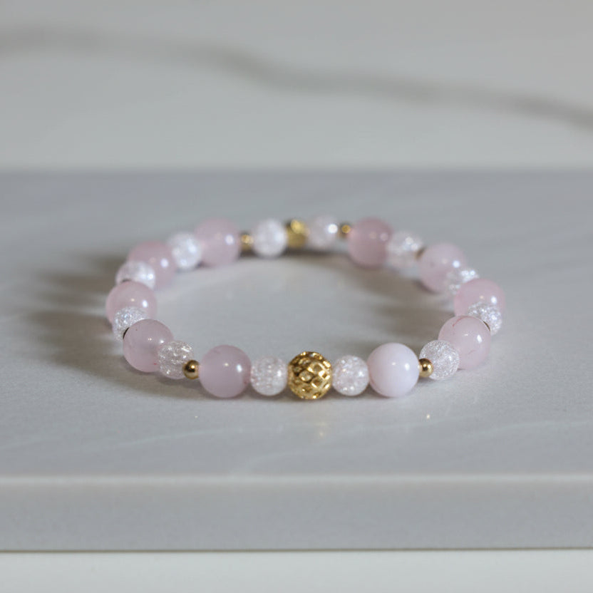 Bracelet artisanal en quartz rose, quartz craquelé et hématite dorée avec perle centrale, 19 cm