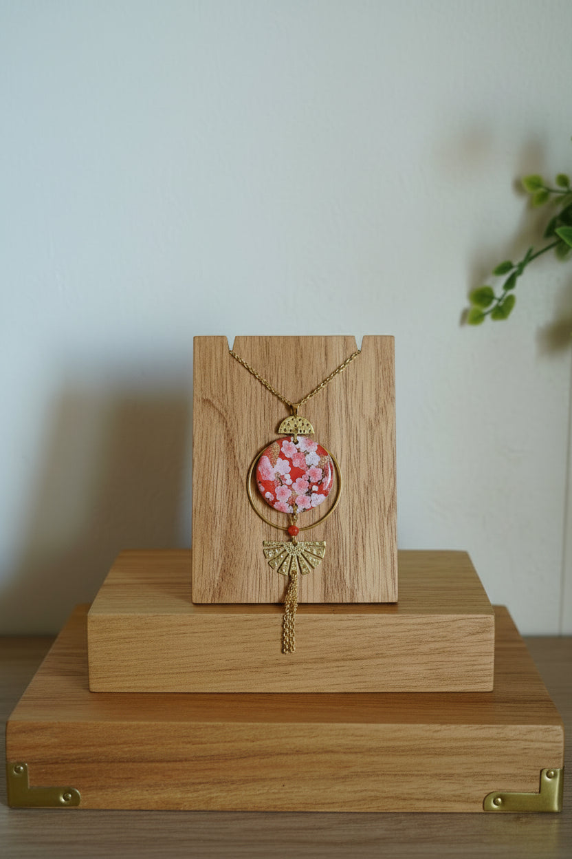 collier sur présentoir