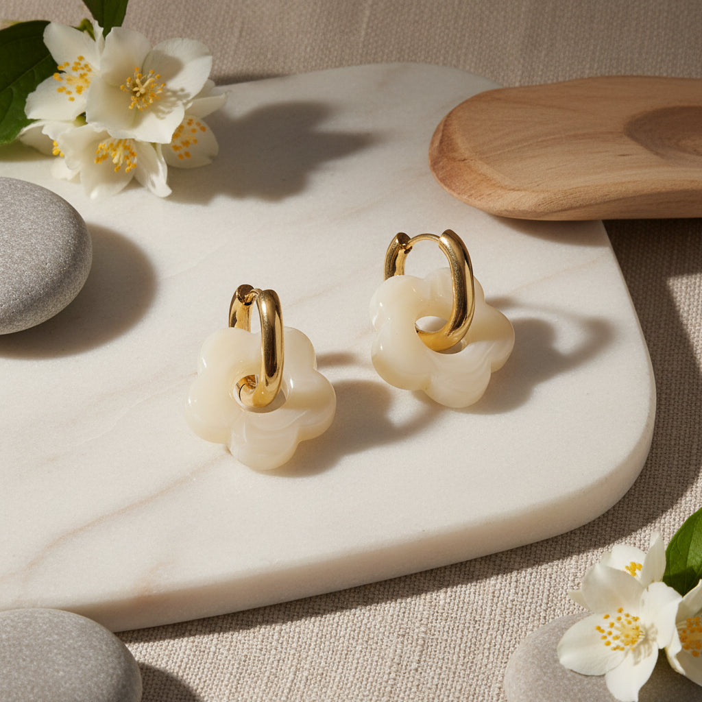 Boucles d'oreille fleurs résine ivoire