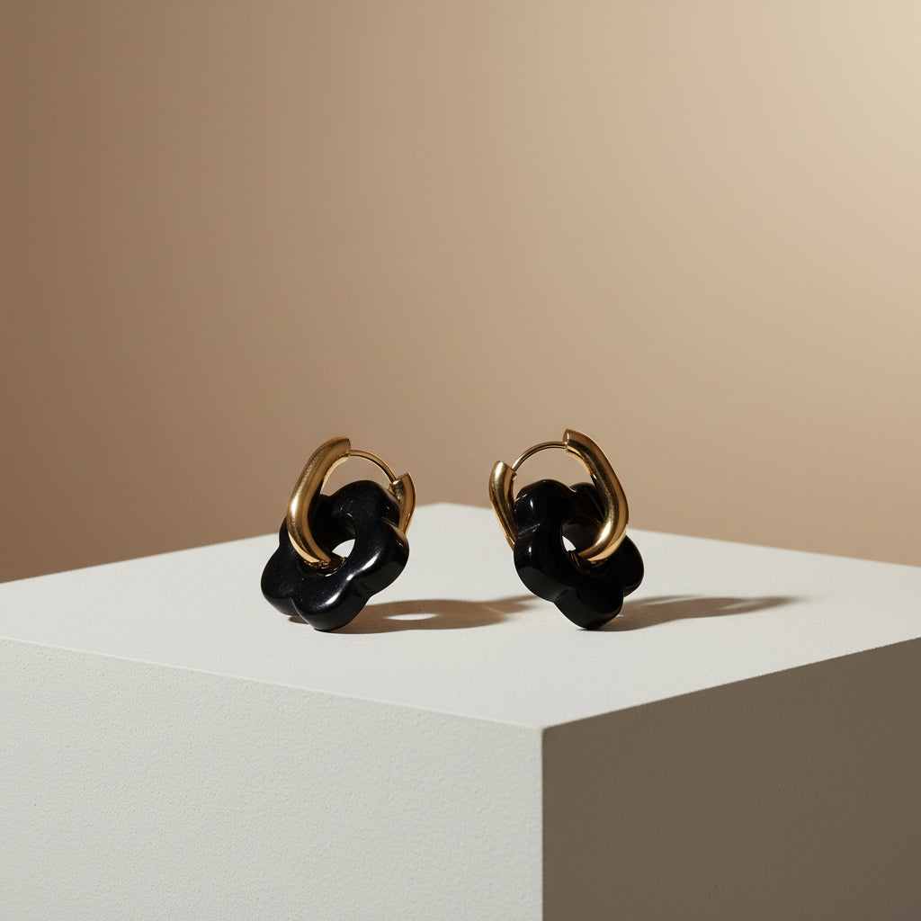 Boucles d'oreilles fleurs résine noire