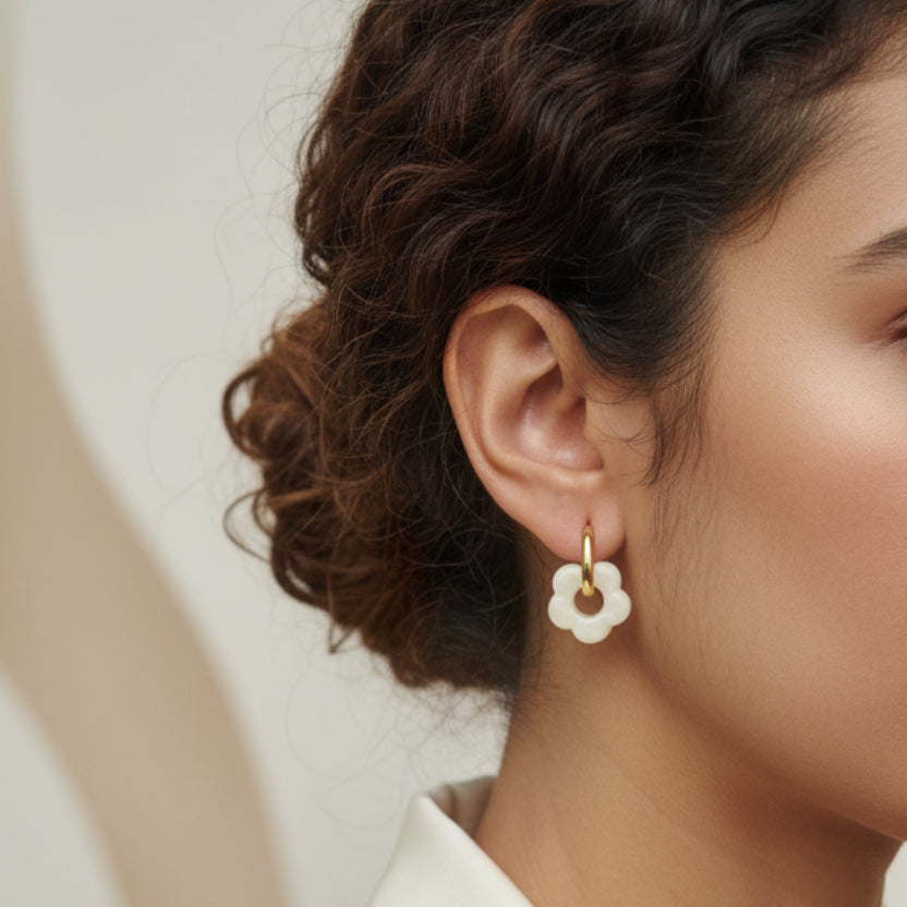 Boucles d'oreilles florales en résine, ivoire