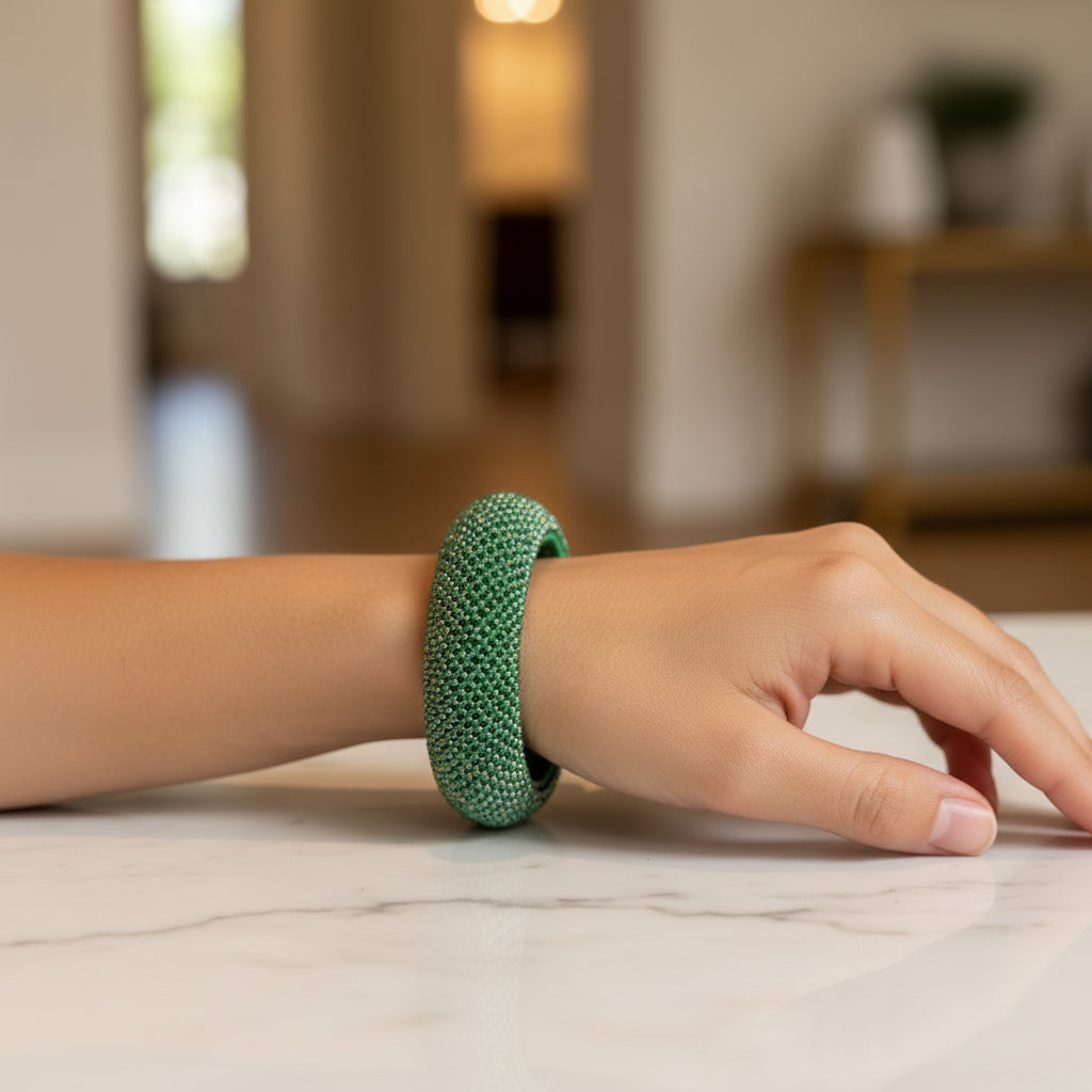 Bracelet jonc vert porté