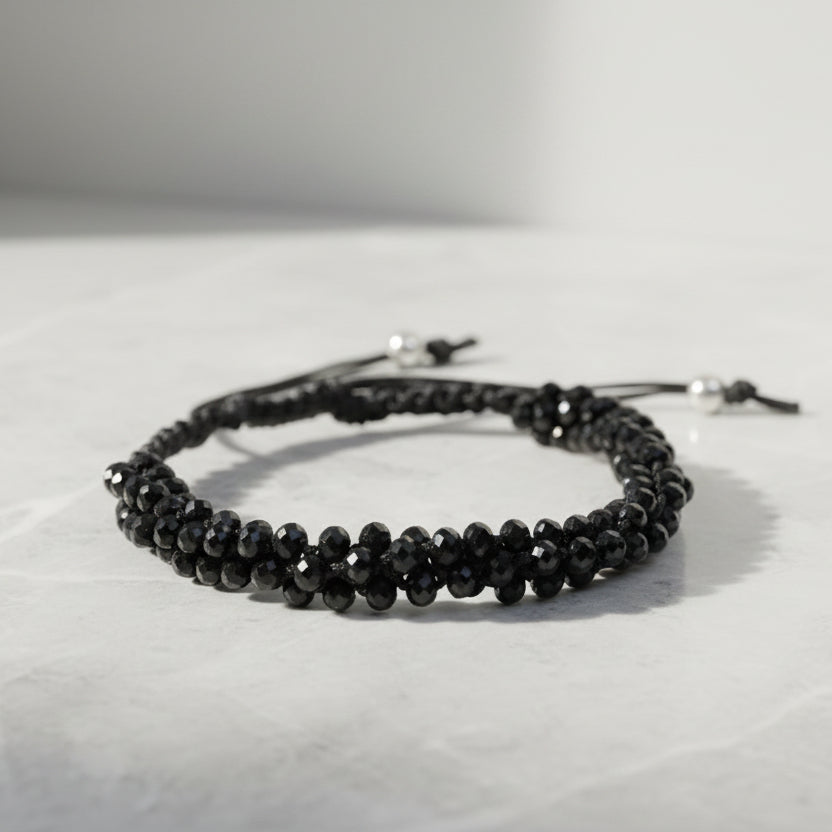 Bracelet tressé perles à facettes noires