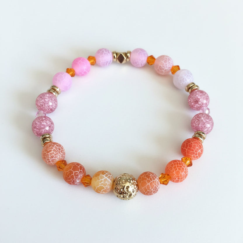 Bracelet artisanal en Agate et Quartz craquelé avec perle de Lave dorée