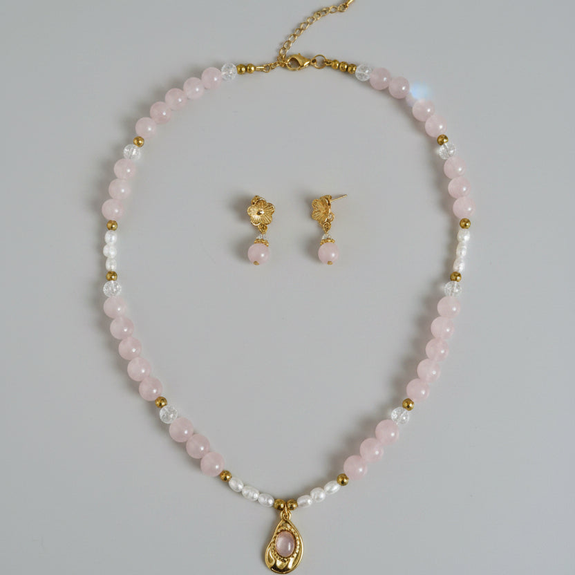 Set duo collier et boucles d'oreille en quartz rose, cristal de roche et perles d'eau douce