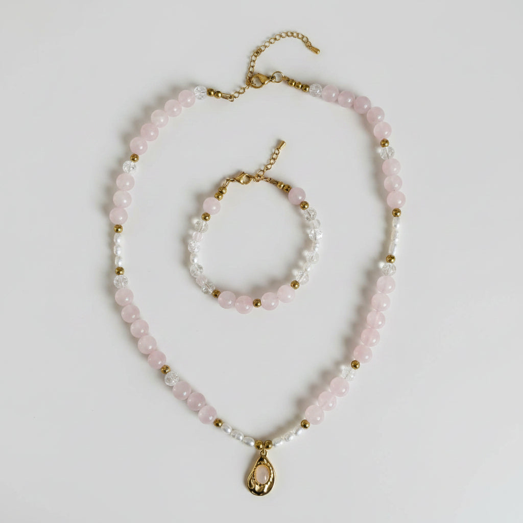 Collier et bracelet en quartz rose, cristal de roche craquelé, perles d'eau douce et hématite