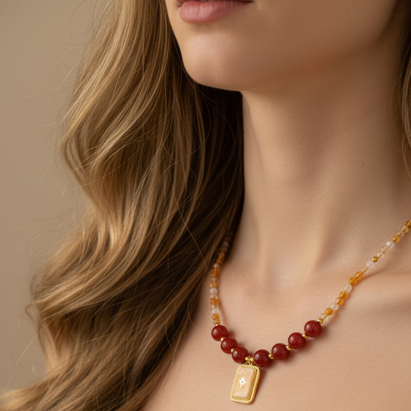 Collier cornaline et quartz rose porté