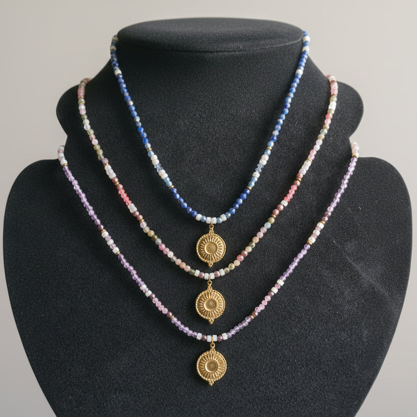colliers en pierres gemmes facettées, perles nacrées heishi et pendentif soleil en acier inxoydable