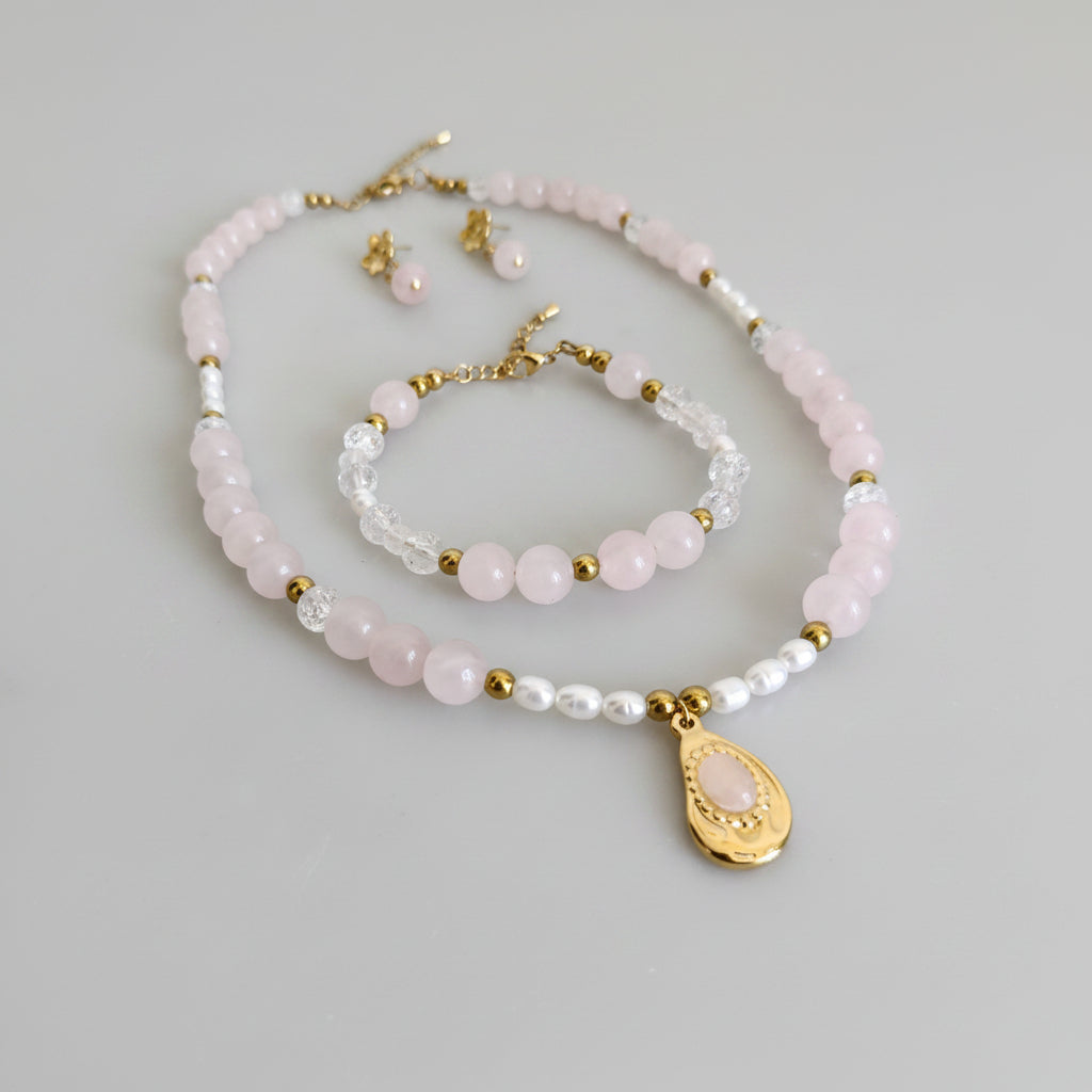 Collier artisanal en quartz rose et cristal de roche craquelé