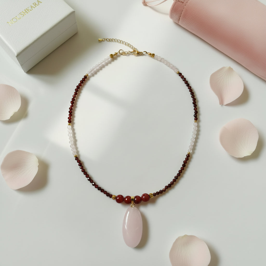 Collier artisanal Rose & Grenat - vue ensemble