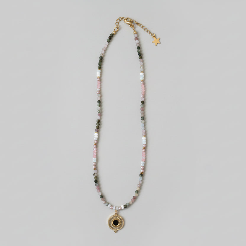 Collier pierres facettées tourmaline multicolore et perles nacrées heishi