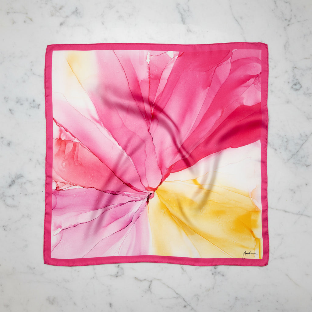 Foulard carré en soie, art fluide rose et doré