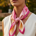 Foulard carré en soie, rose et jaune, art fluide