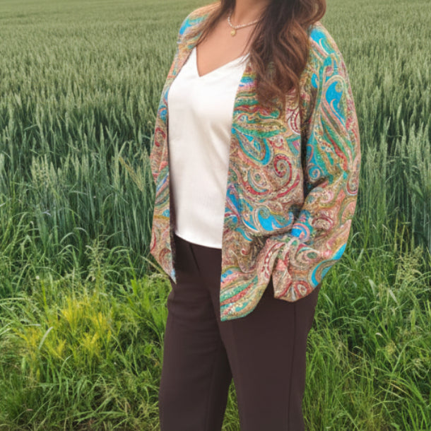 Kimono artisanal en soie, motifs paisley