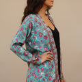 Kimono bleu court artisanal en soie