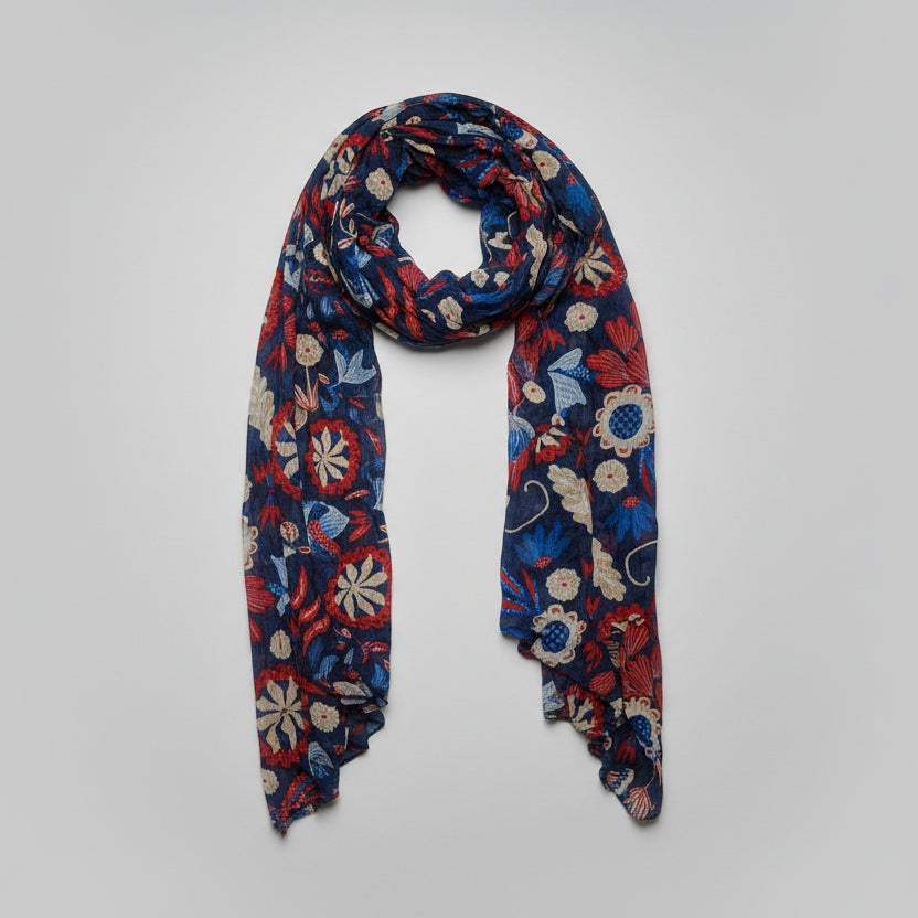 Foulard en soie couleur bleu profond aux motifs fleuris