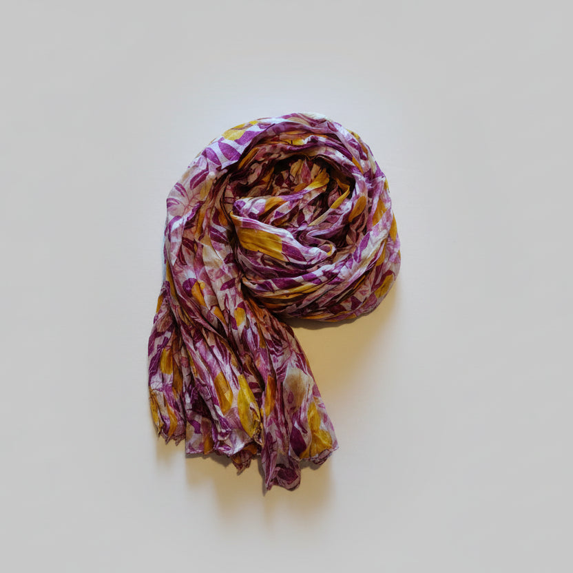 Foulard en soie couleur violet et jaune sérigraphié à la main
