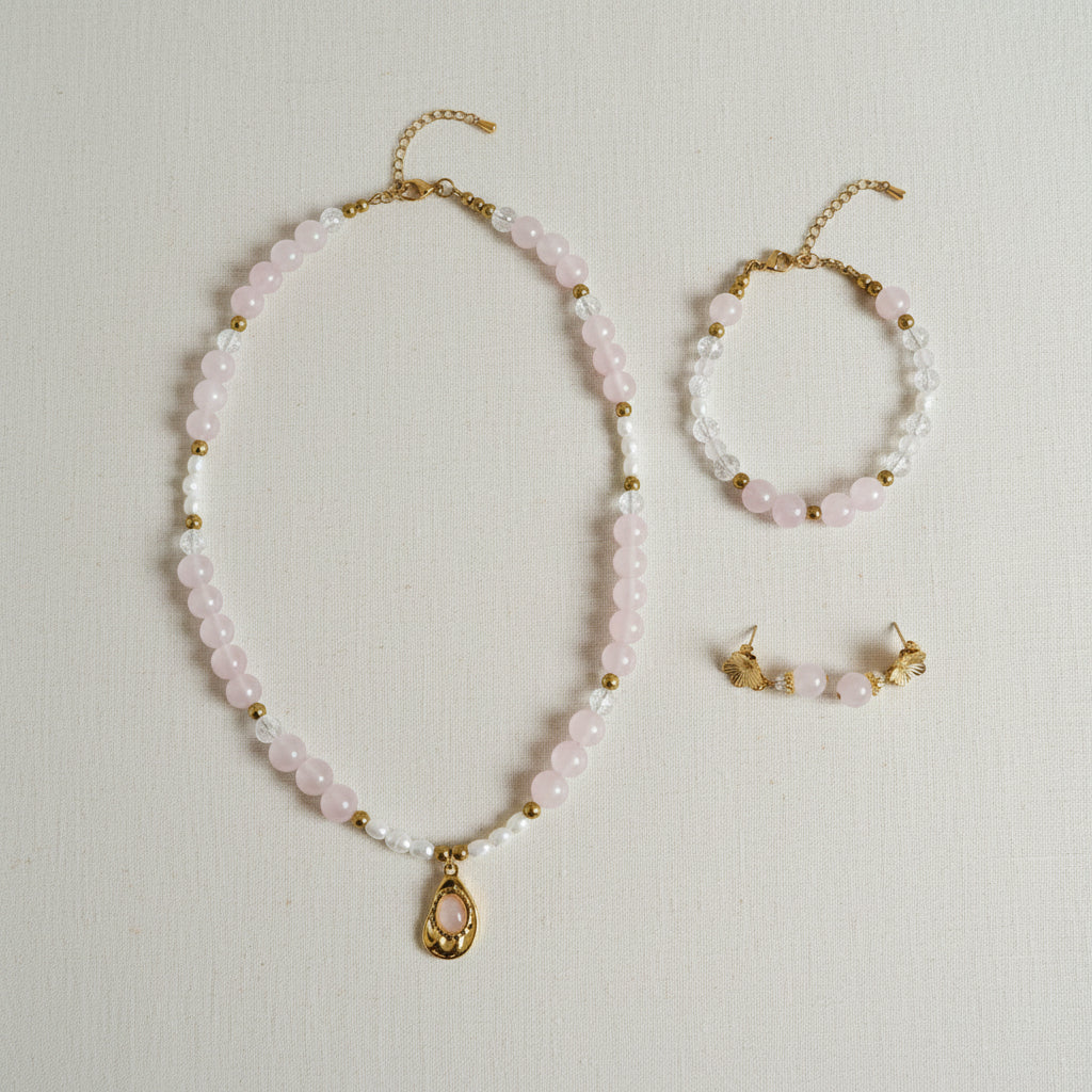 Set collier, bracelet et boucles d'oreilles en quartz rose, cristal de roche craquelé et perles d'eau douce